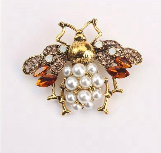 Pearl bee brooch